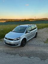 Volkswagen VW Touran, Familienvan aus 1. Hand, scheck... - : Van, Familien