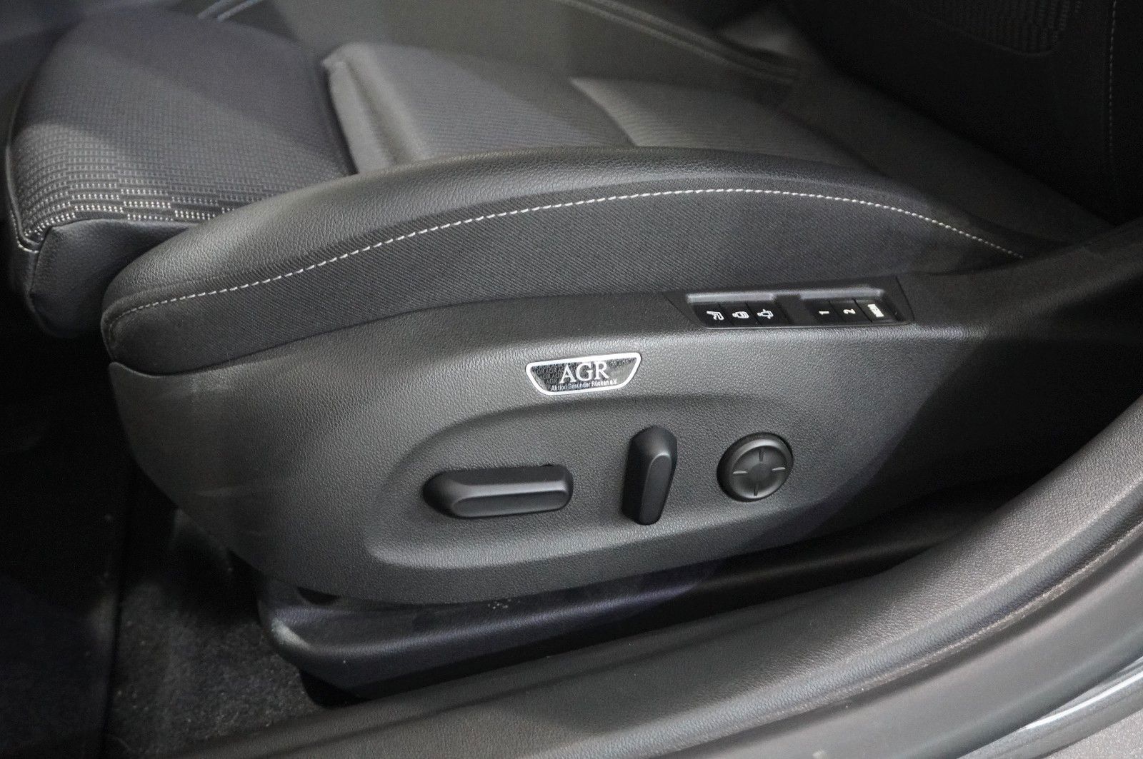 Fahrzeugabbildung Opel Insignia B ST 2.0D BUSINESS NAVI/LED/KAMERA/DAB+