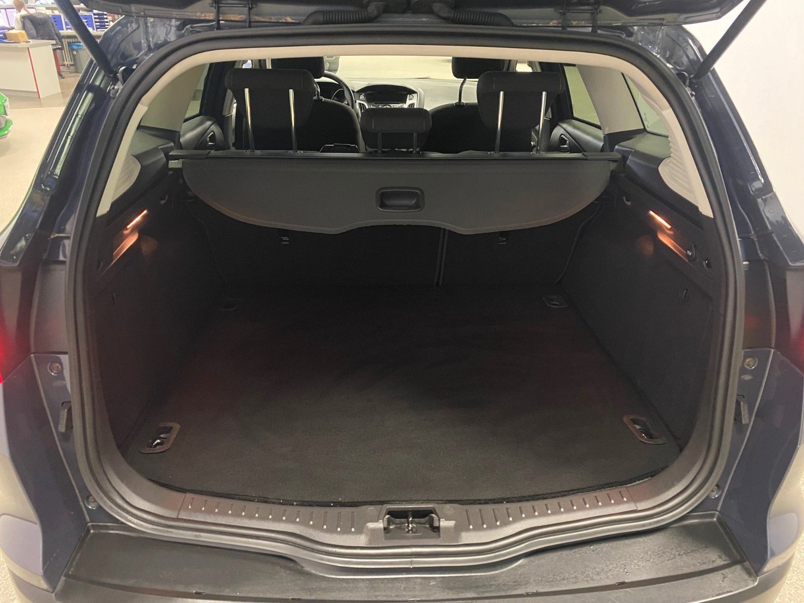 Fahrzeugabbildung Ford Focus 1.6 TDCi Titanium Turnier+NAVI+TELEFON+ALU