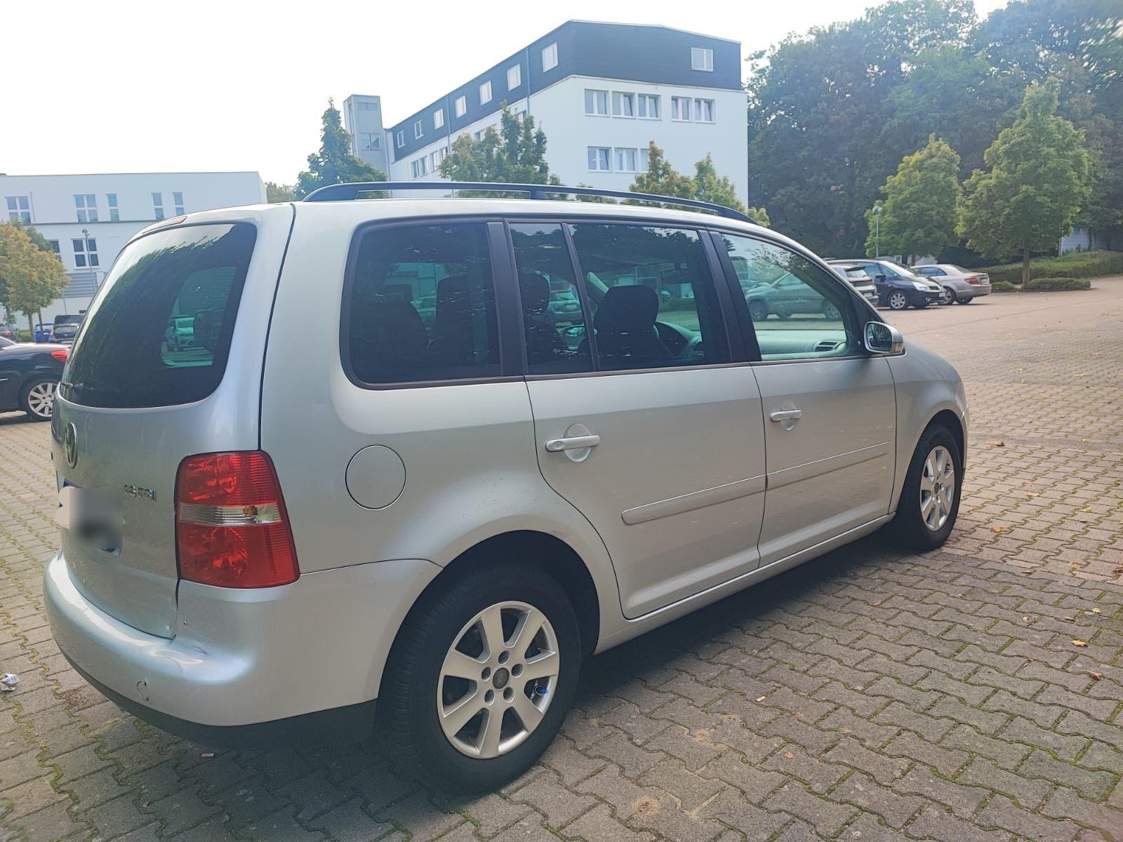 Volkswagen Touran 2004 — interior