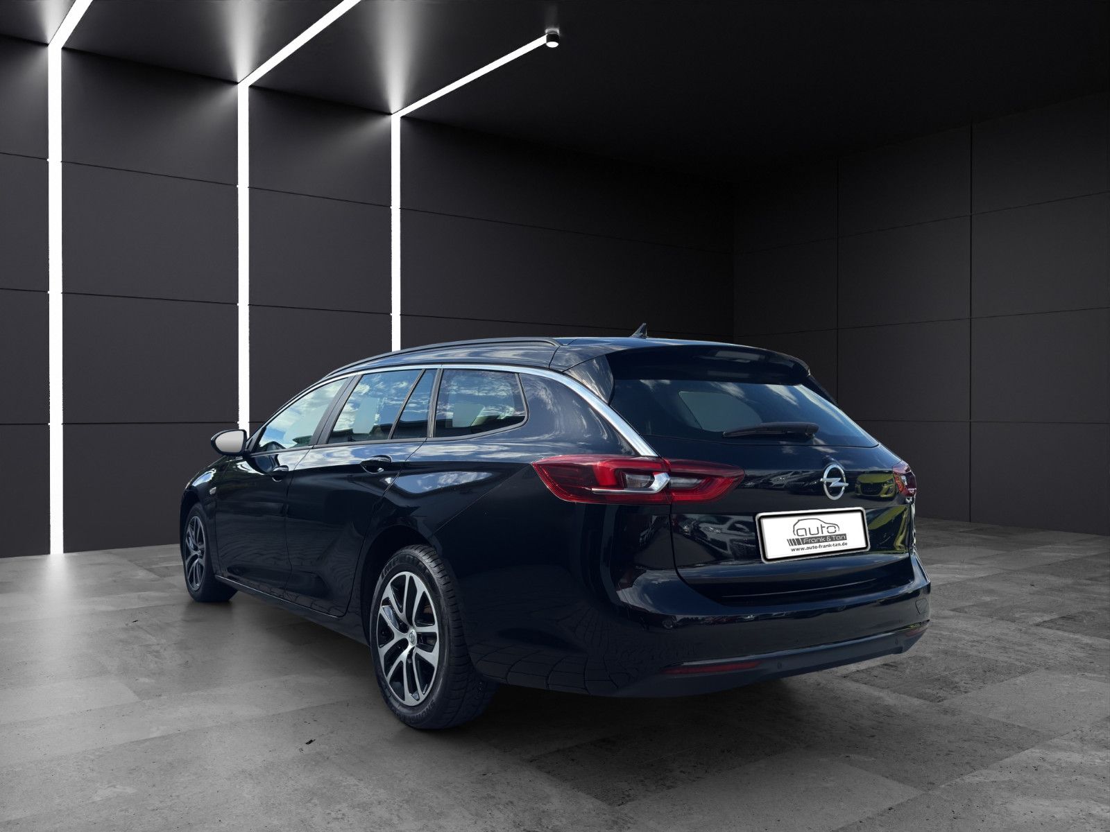Fahrzeugabbildung Opel Insignia B Sports Tourer Edition/Apple CarPlay