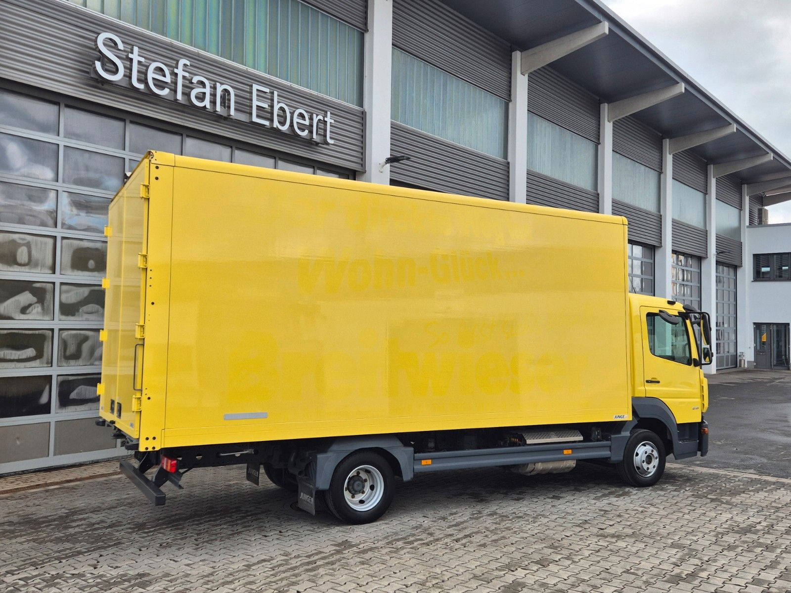 Fahrzeugabbildung Mercedes-Benz Atego 816 4x2 Möbelkoffer 3 Sitze