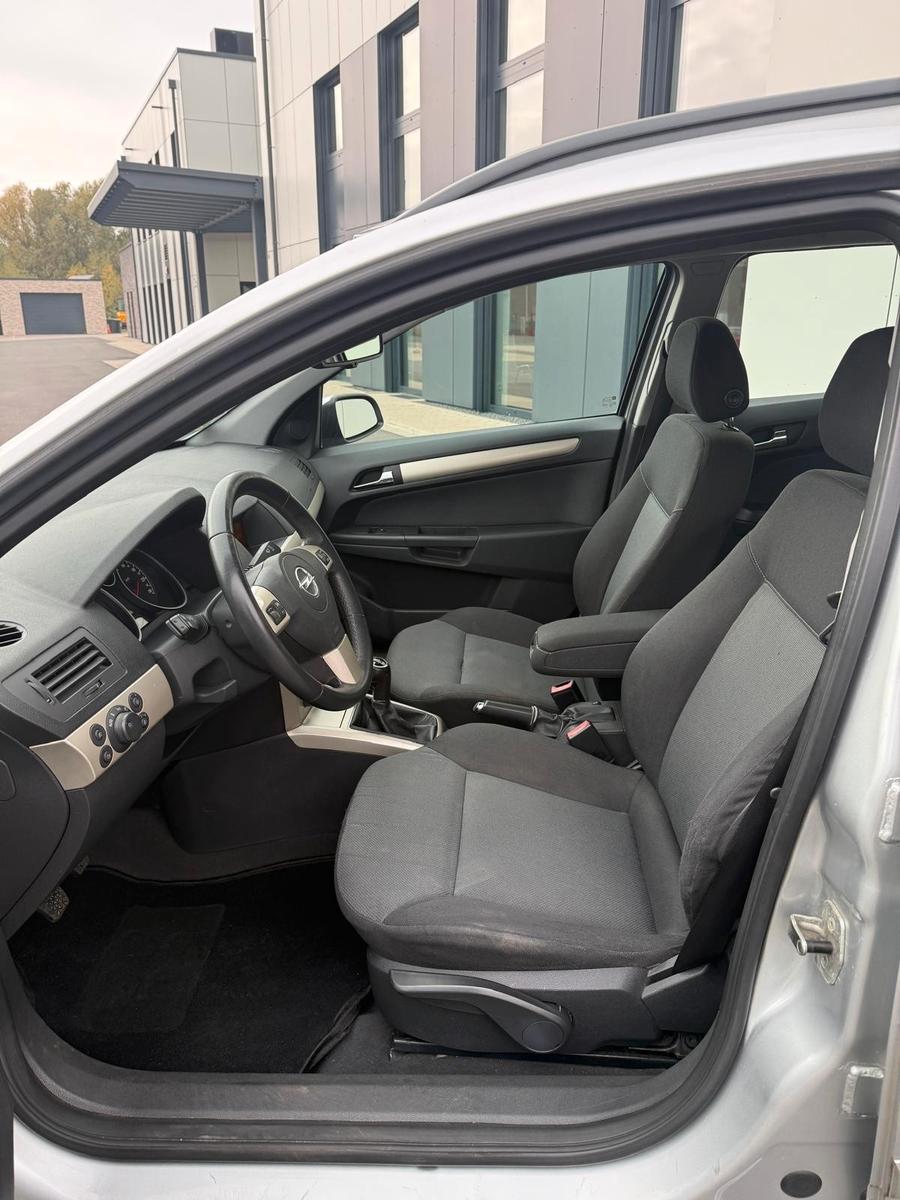 Opel Astra 2007 — photo 11