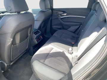 Audi Q8 e-tron - 12