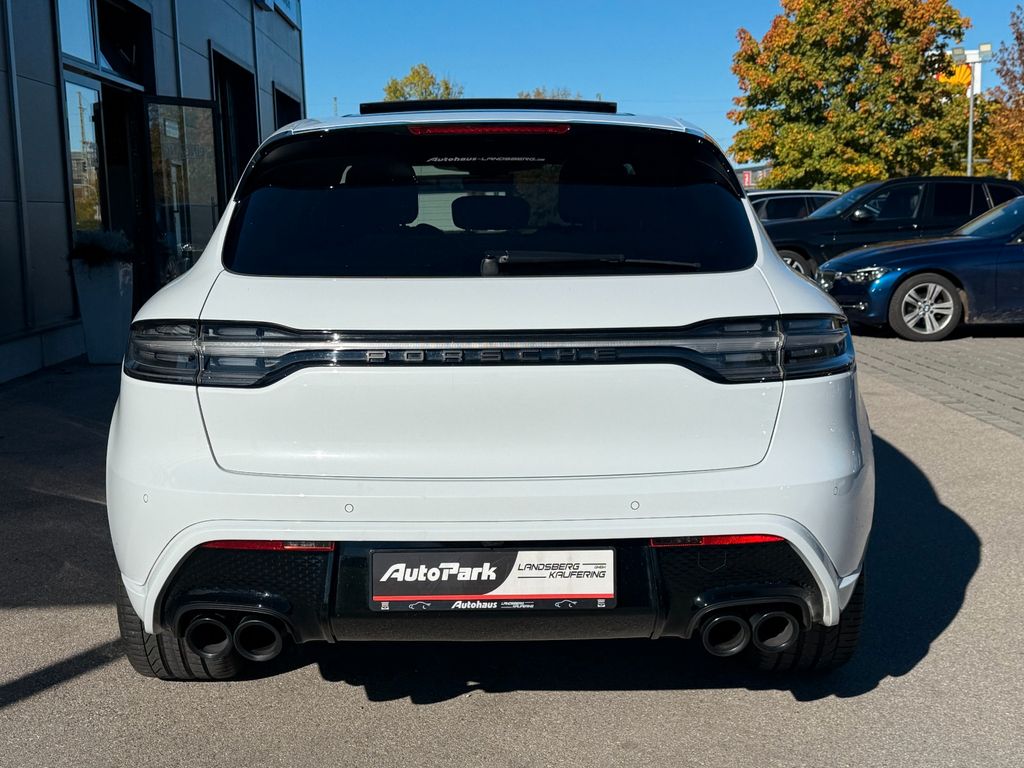 PORSCHE Macan 2023