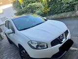 Nissan Qashqai+2 2.0 360 360 - schwarze Nissan Qashqai+2