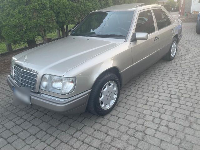 Mercedes-Benz W 124 Mercedes-Benz als E 220