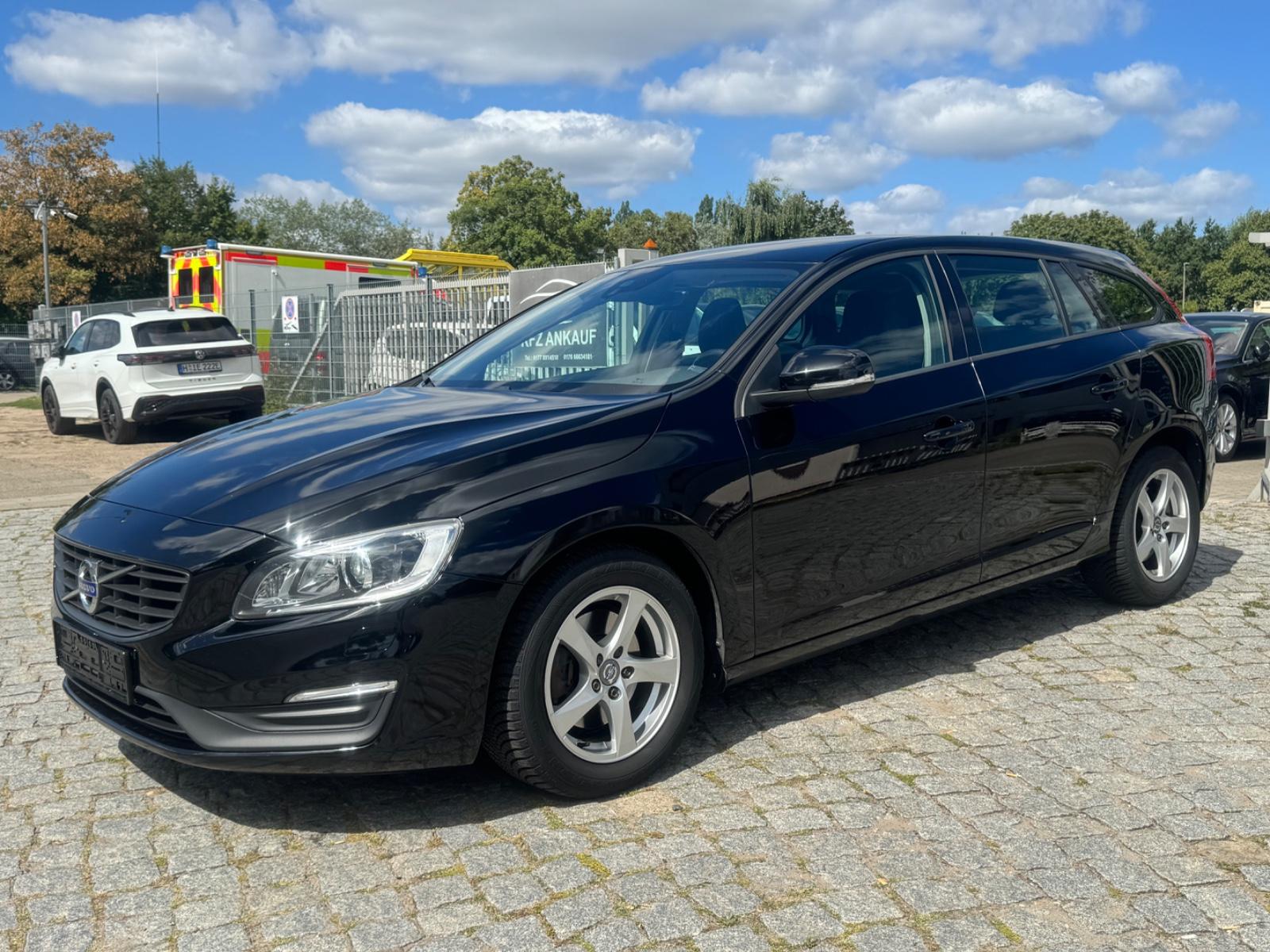 Volvo V60 2015 — rear view