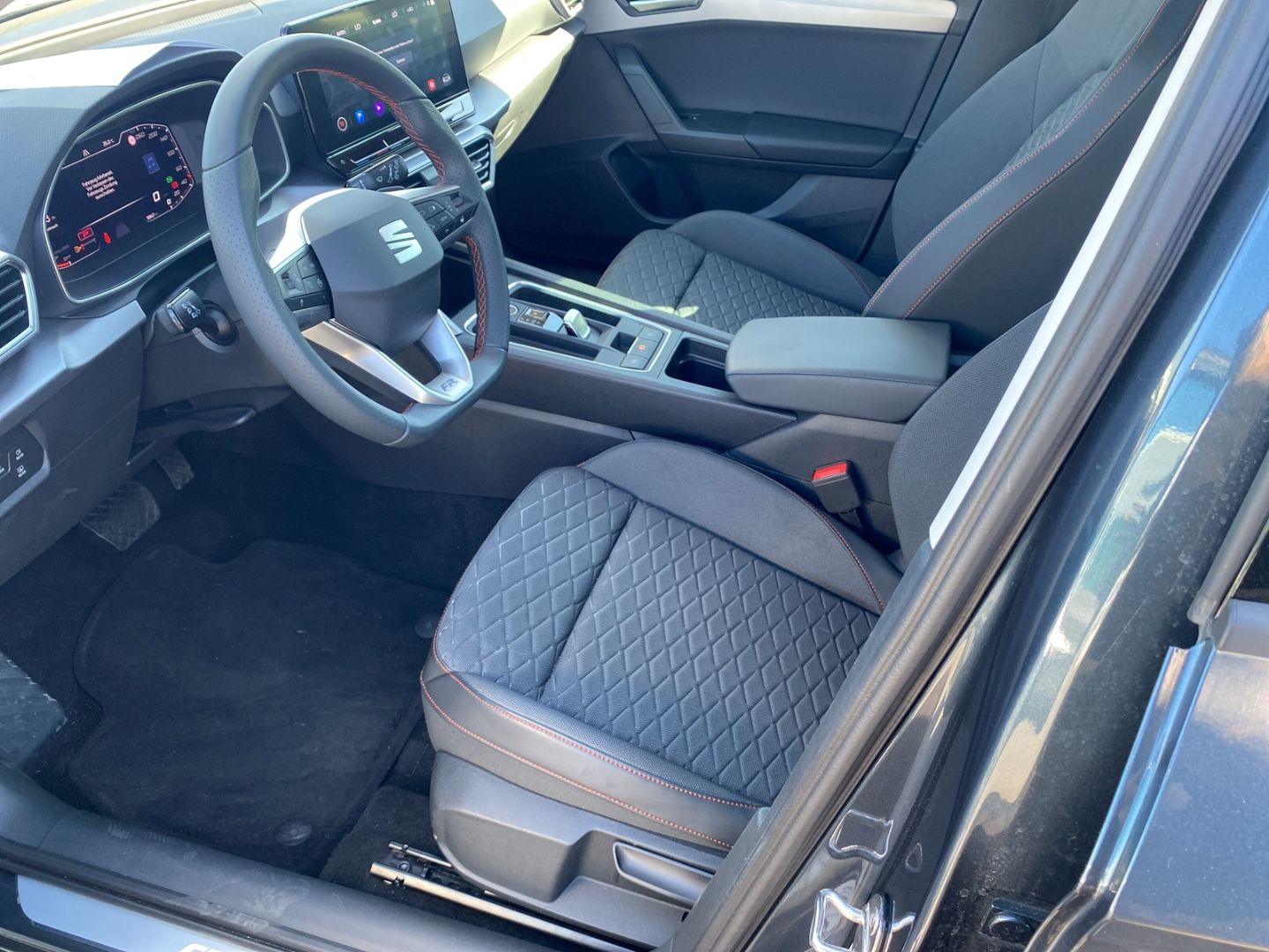 Fahrzeugabbildung SEAT Leon Sportstourer FR 2.0 TDI EU6d Navi Digitales