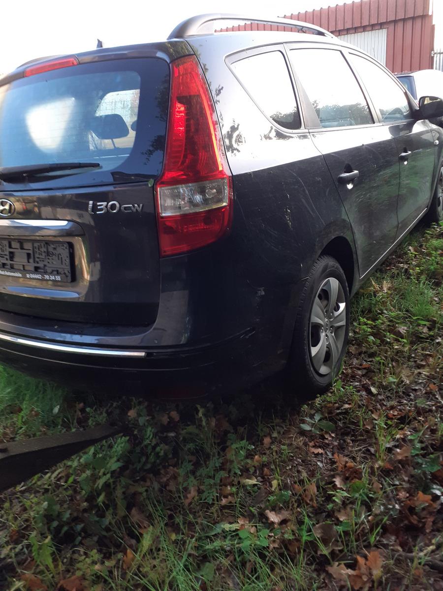 Hyundai i30 2010 — салон