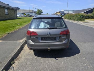 Volkswagen Golf - 6