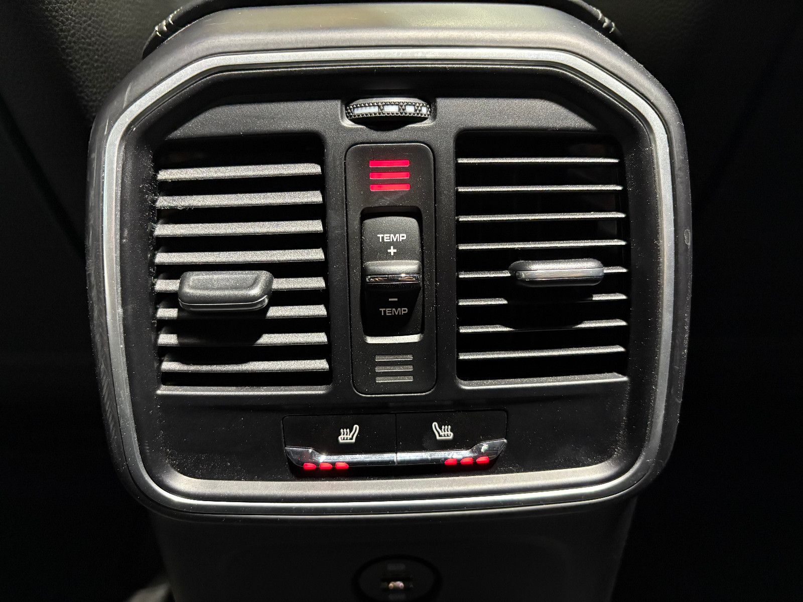 Fahrzeugabbildung Porsche Macan S Diesel/PANO/APPLE/NAVI/PDC/TEMPOMAT/SHZ