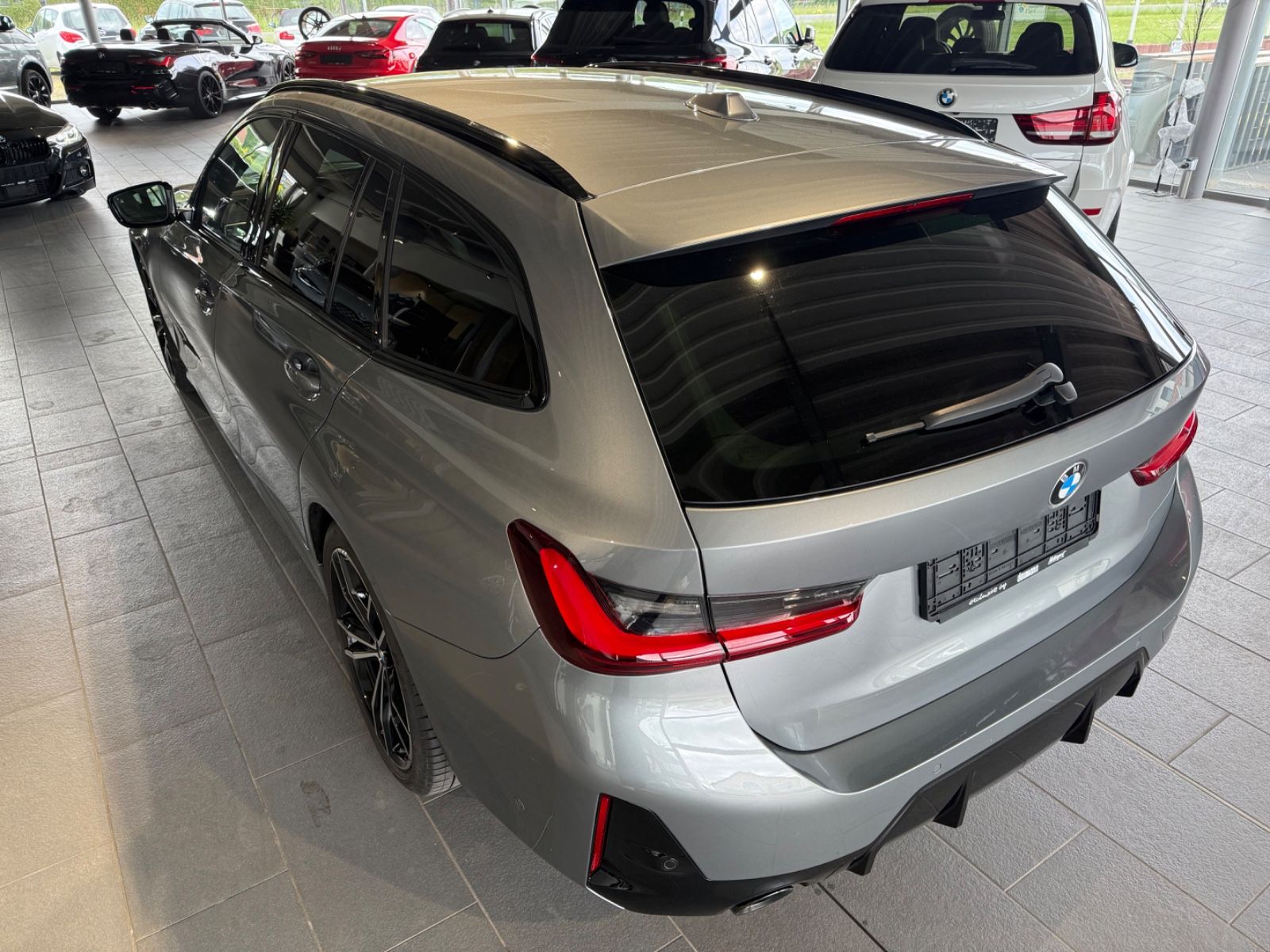 Fahrzeugabbildung BMW 320d Touring xDrive MSport*LED*HK*AHK*MSitze*360