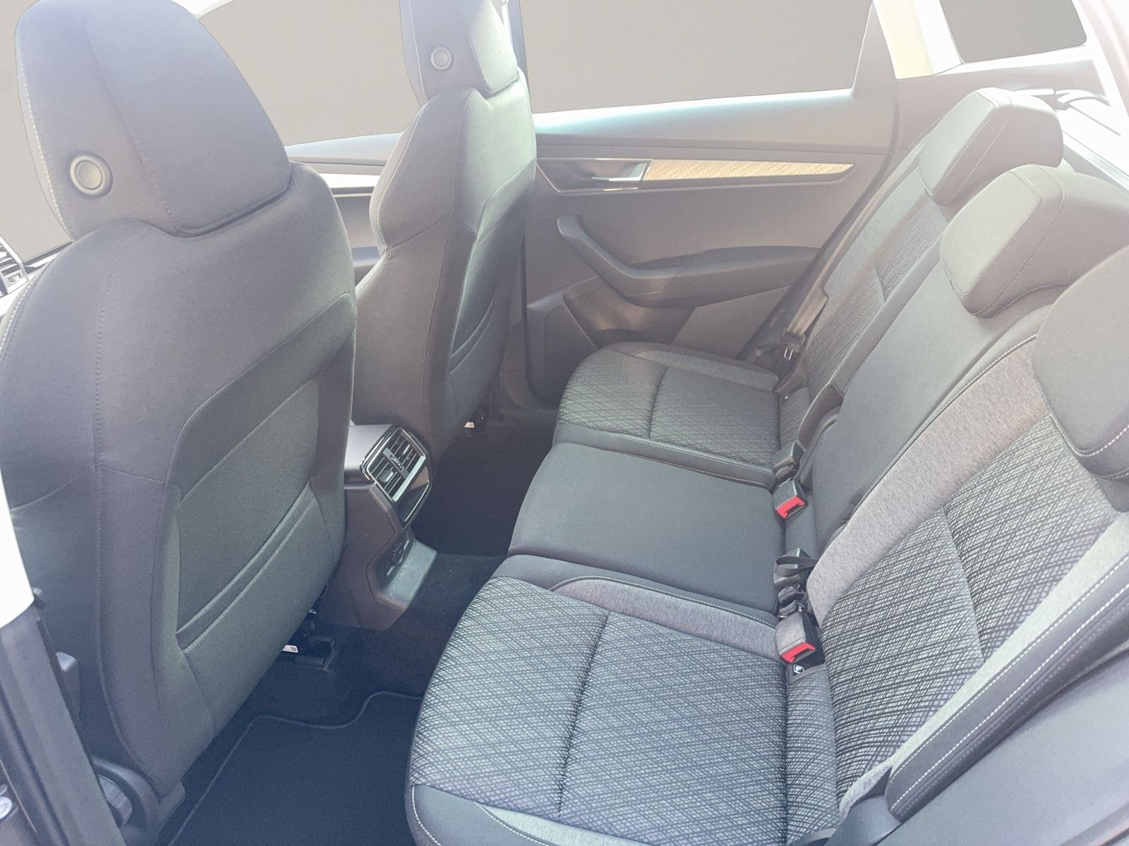 Karoq 2.0 TDI Style 4x4, AHK, PANO, Standheizung