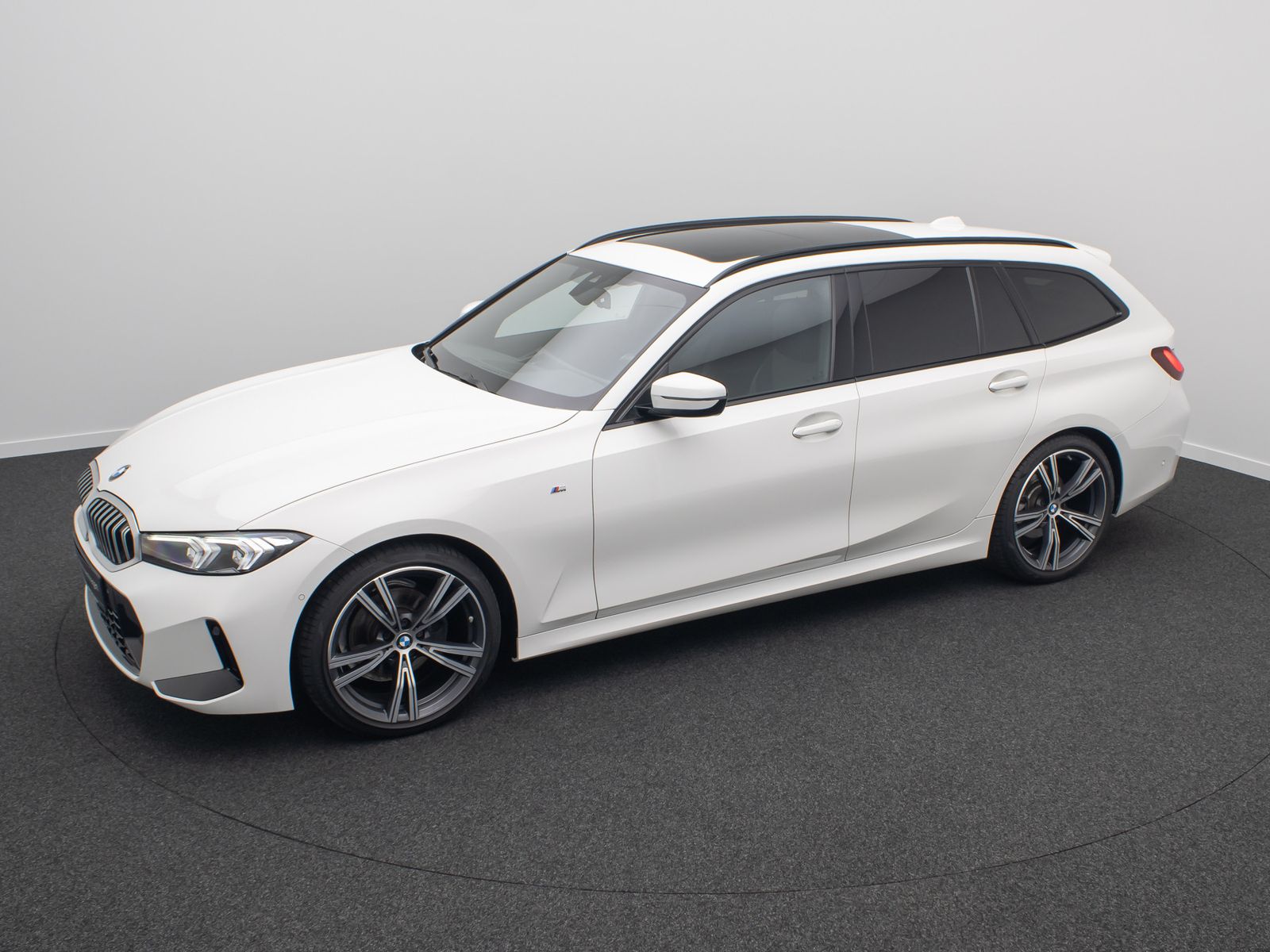 Fahrzeugabbildung BMW 320d M Sport DAB Kamera Alarm AHK Panorama 19"