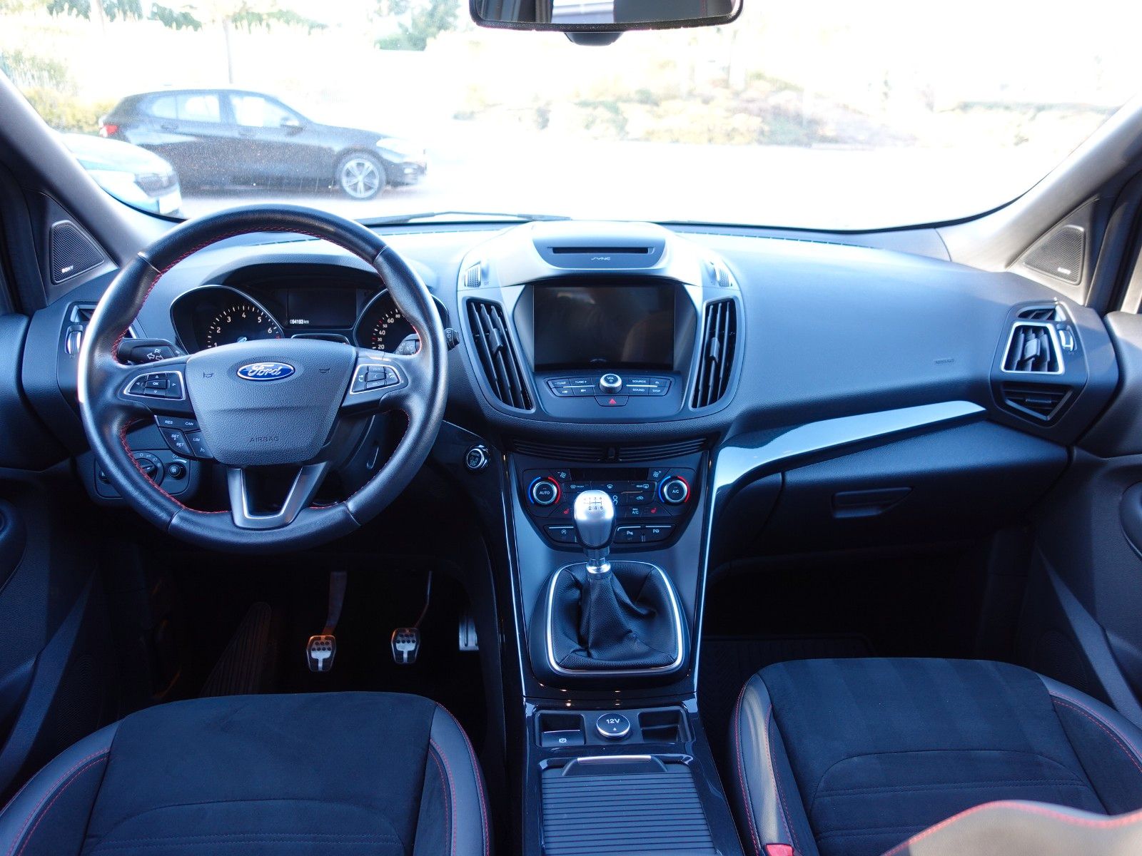 Fahrzeugabbildung Ford Kuga 1,5 EcoBoost 2x4 110kW ST-Line