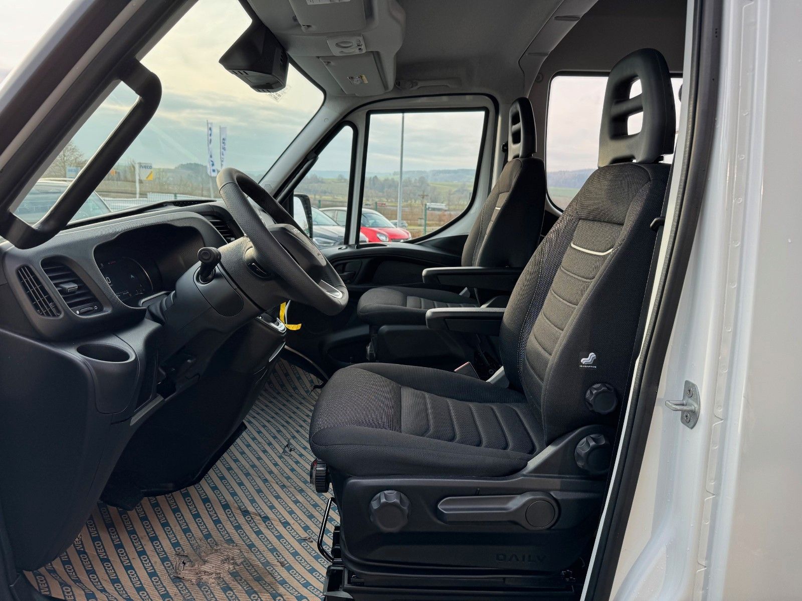 Fahrzeugabbildung Iveco Daily 35S16 A8 *DoKa*Automatik*AHK*R3.520mm*