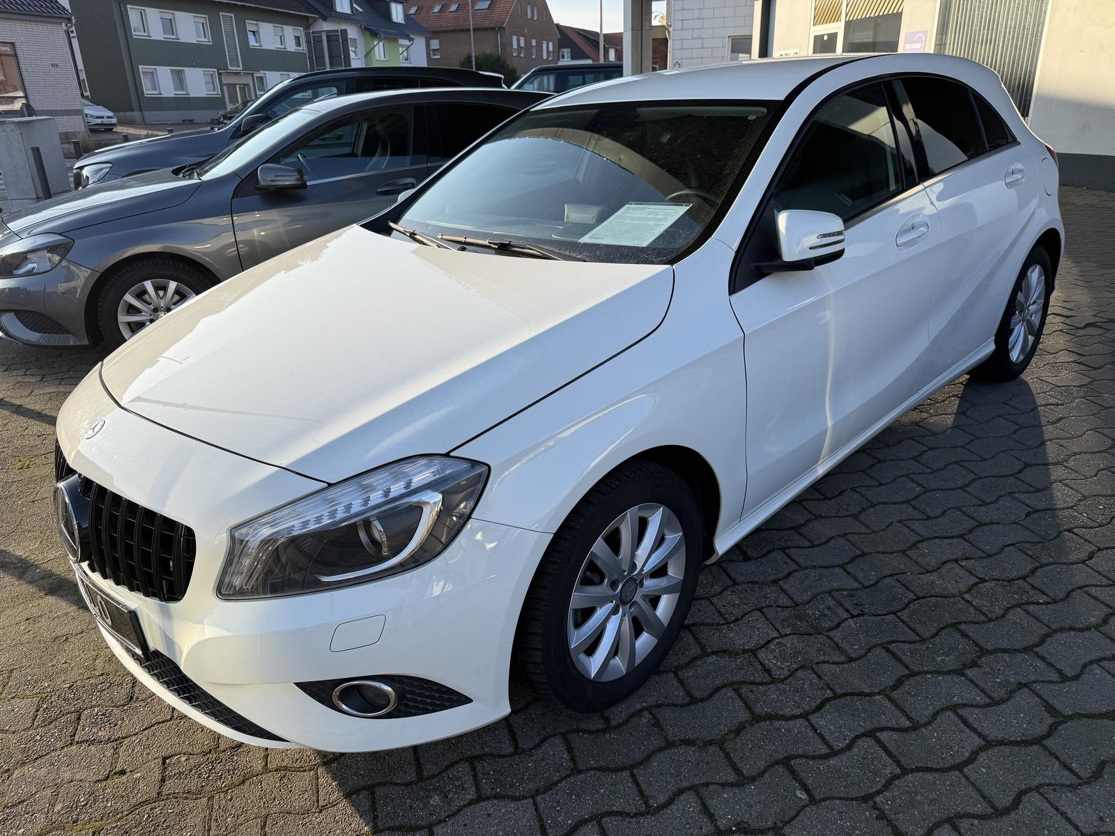 Mercedes-Benz A 180 AMG-Optik Paket Kamera Navi Leder Xenon