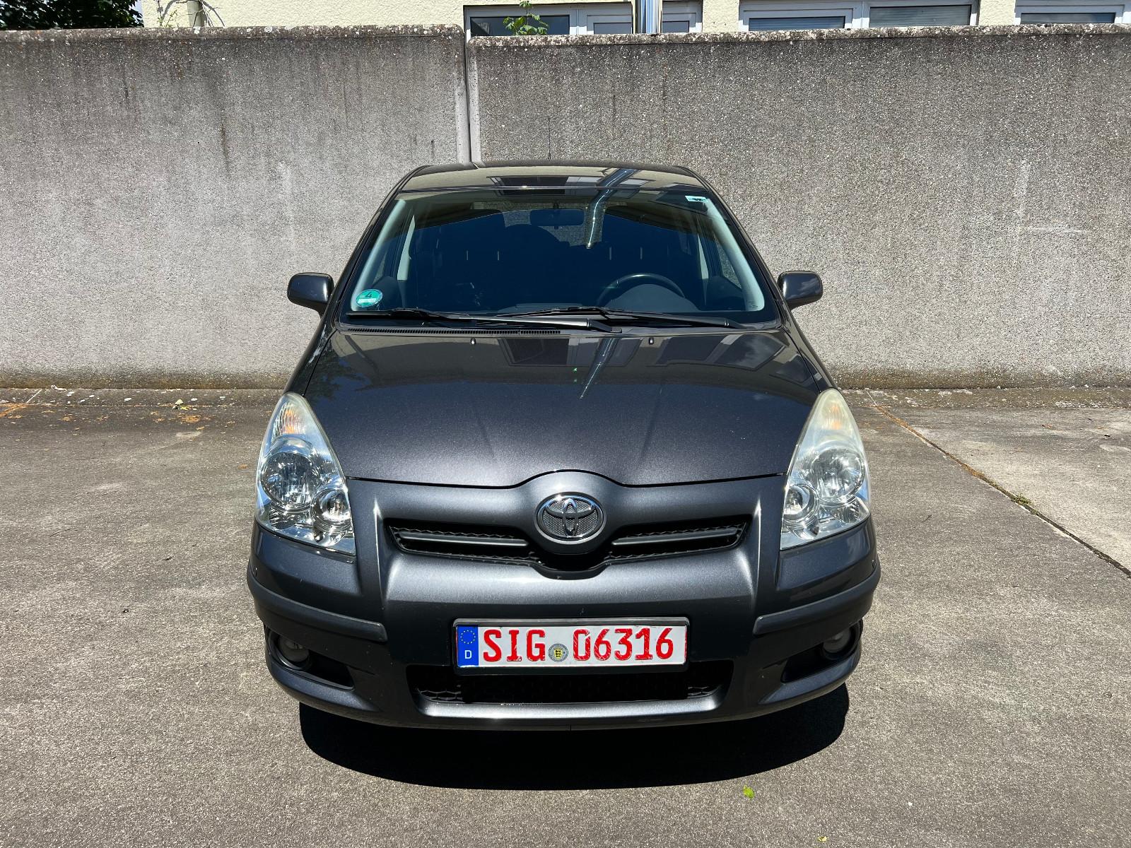 Toyota Corolla Verso 1.8 Team/7SITZER/AHK/TEMPOMAT/ALU