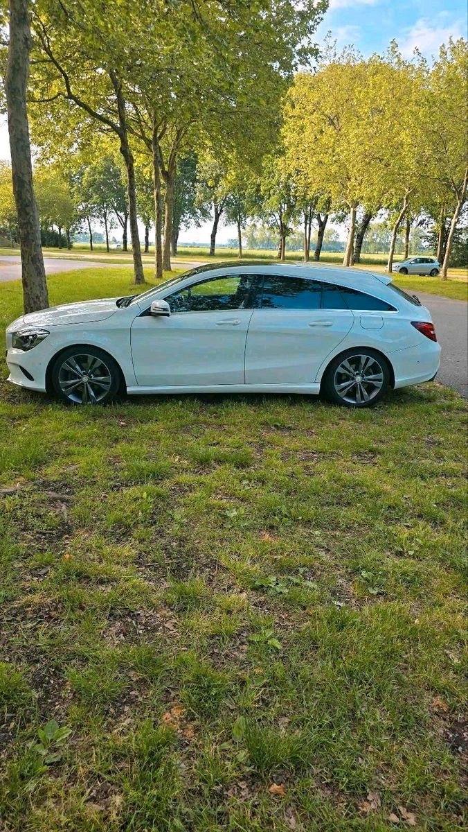 MERCEDES-BENZ CLA 220