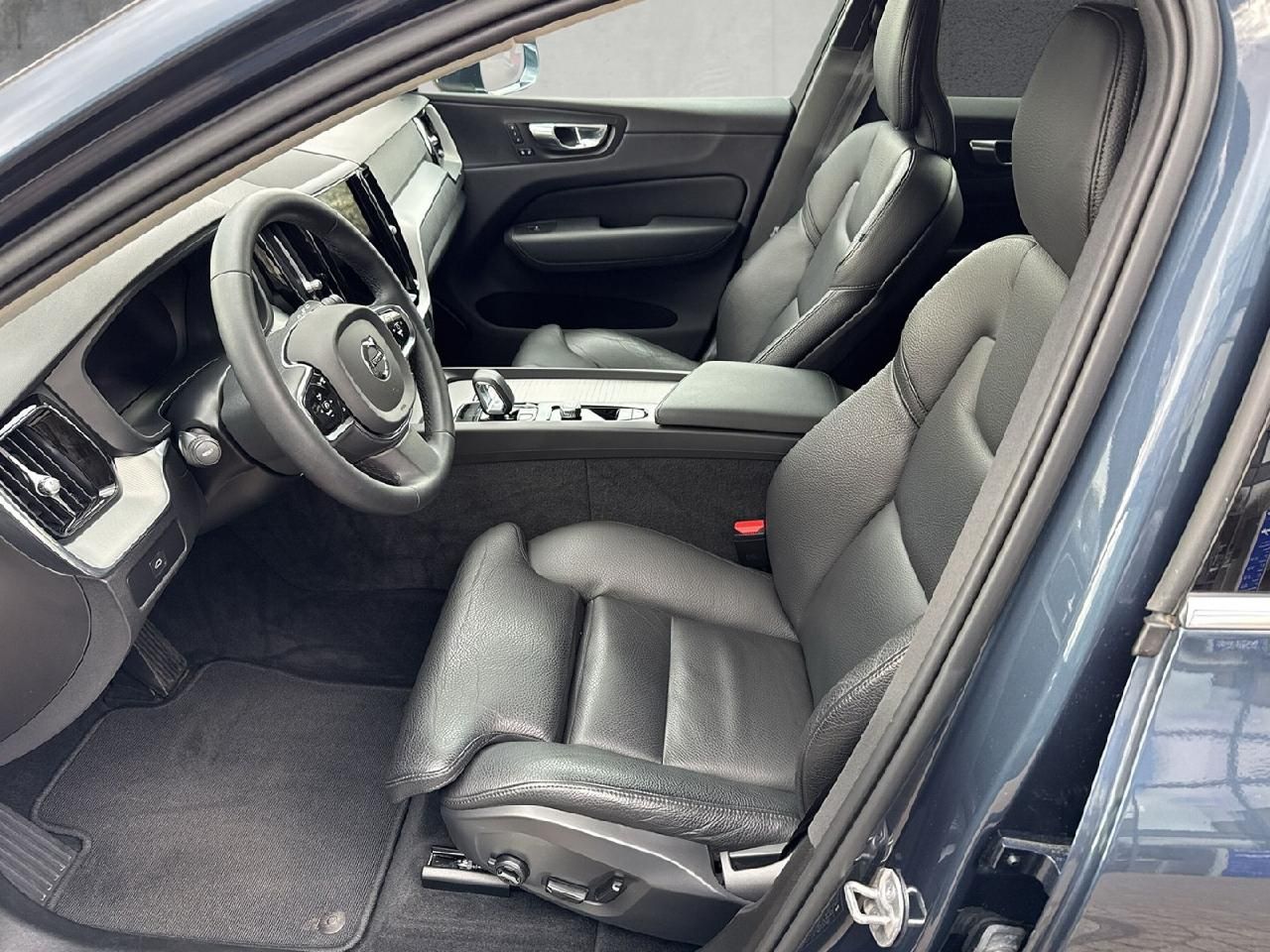 Fahrzeugabbildung Volvo XC60 Plus Bright 2WD