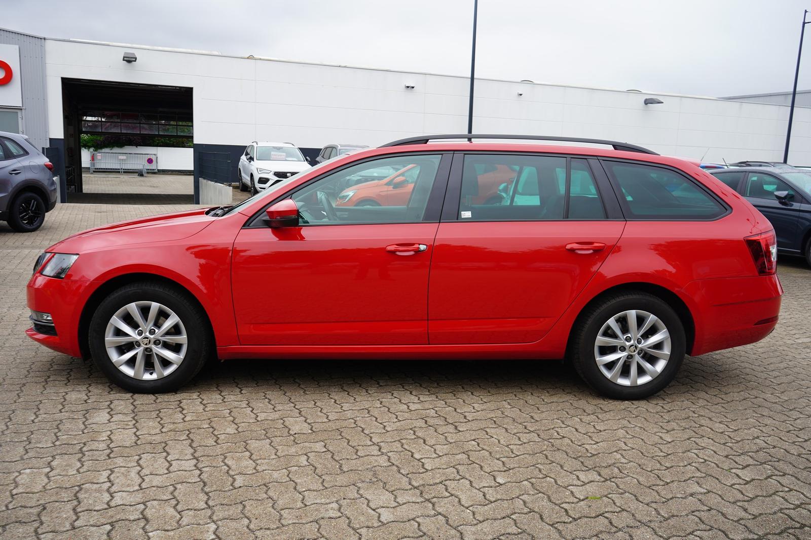 Skoda Octavia 1.6 TDI Style Navi Sitzheizung Klimaaut.