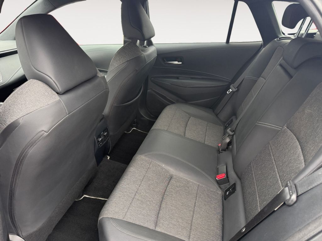 Fahrzeugabbildung Toyota Corolla 1.8 Hybrid Touring Sports Team Deutschla