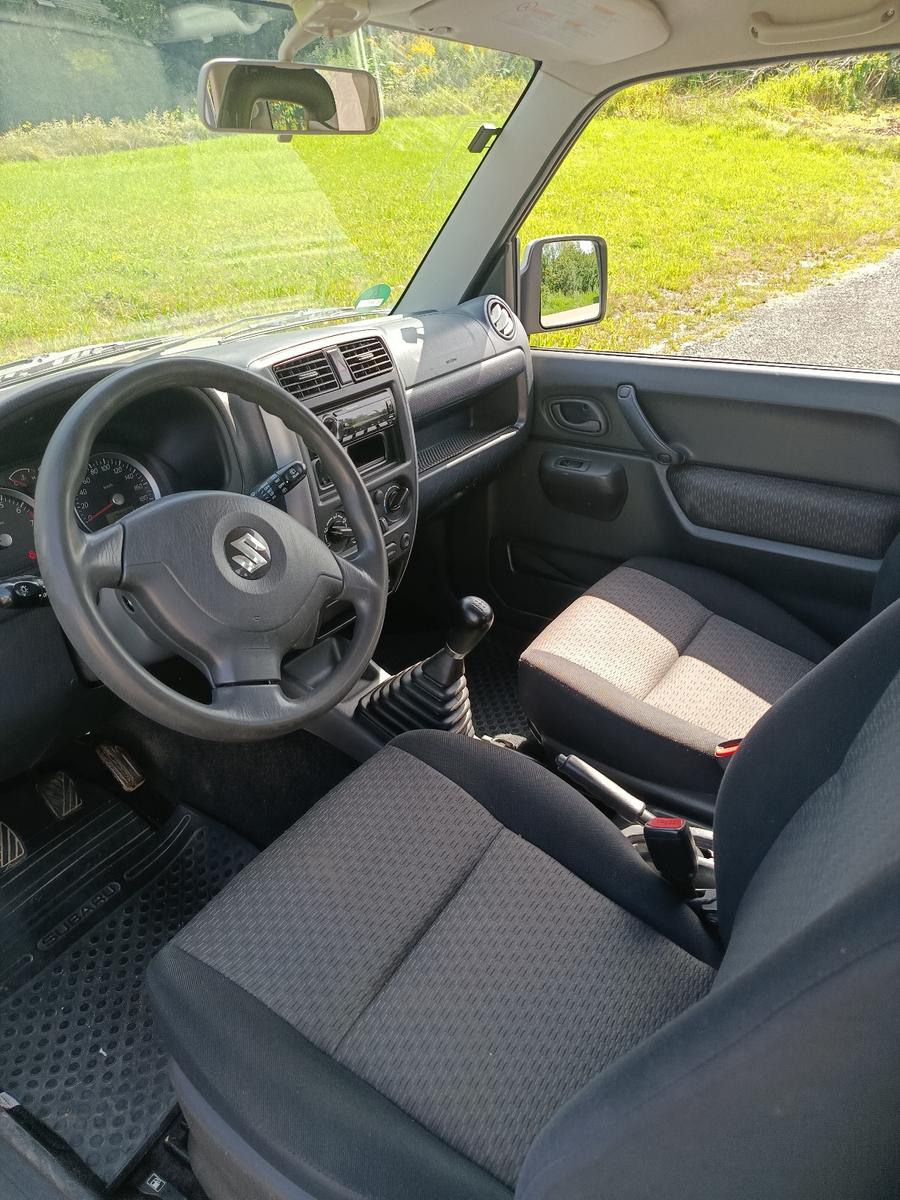 Suzuki Jimny 2008 — interior