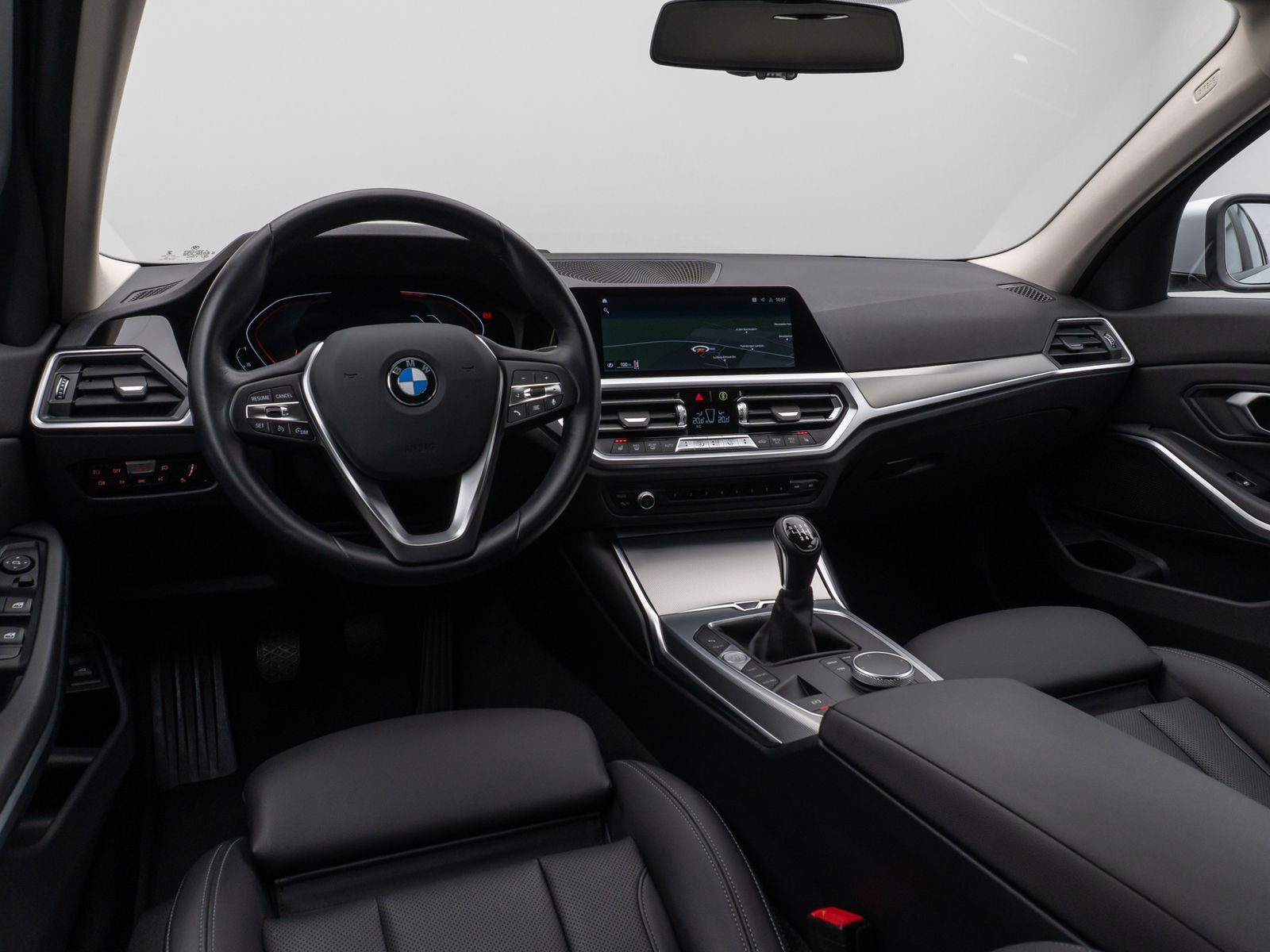 Fahrzeugabbildung BMW 318d DAB Leder PDC Geschwindigkeitsreg Sport LED