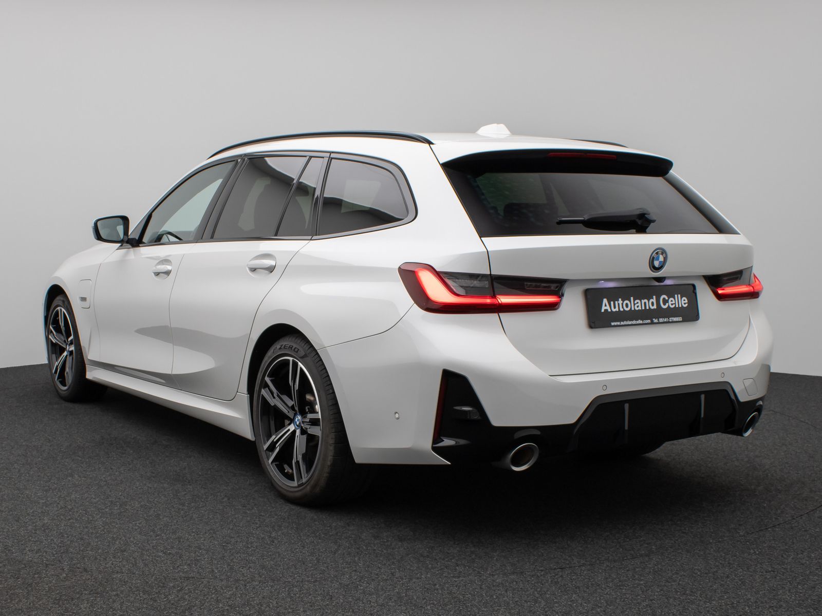 Fahrzeugabbildung BMW 330e M Sport Kamera DAB HUD Alarm Parkassistent