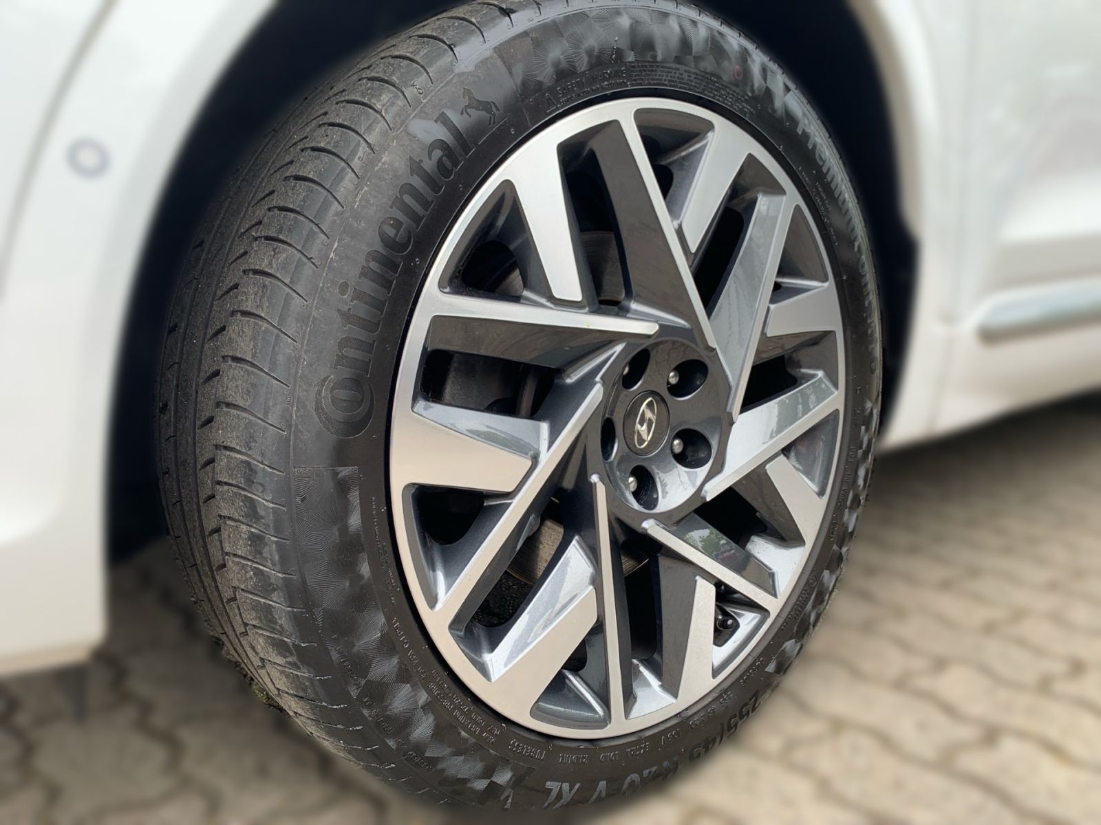 Fahrzeugabbildung Hyundai SANTA FE 2.2 CRDi Signature 4WD SEVEN AHK 1Hd