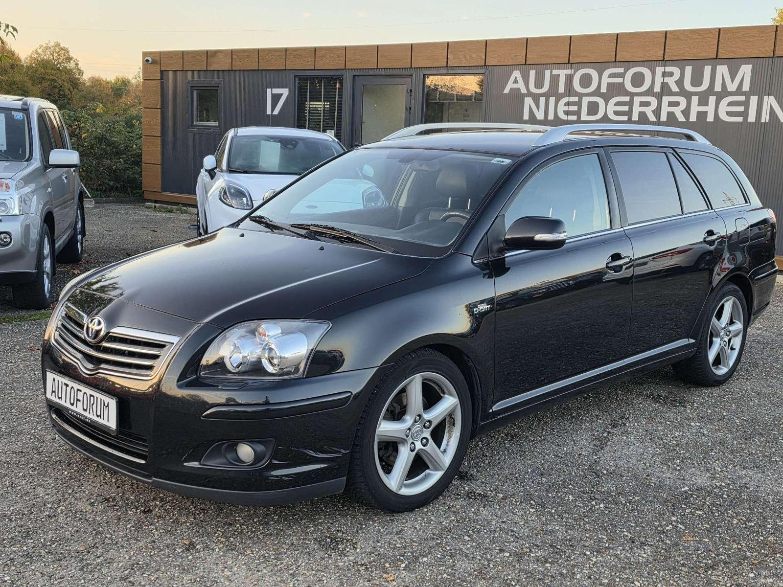 Toyota Avensis 2007 — rear view