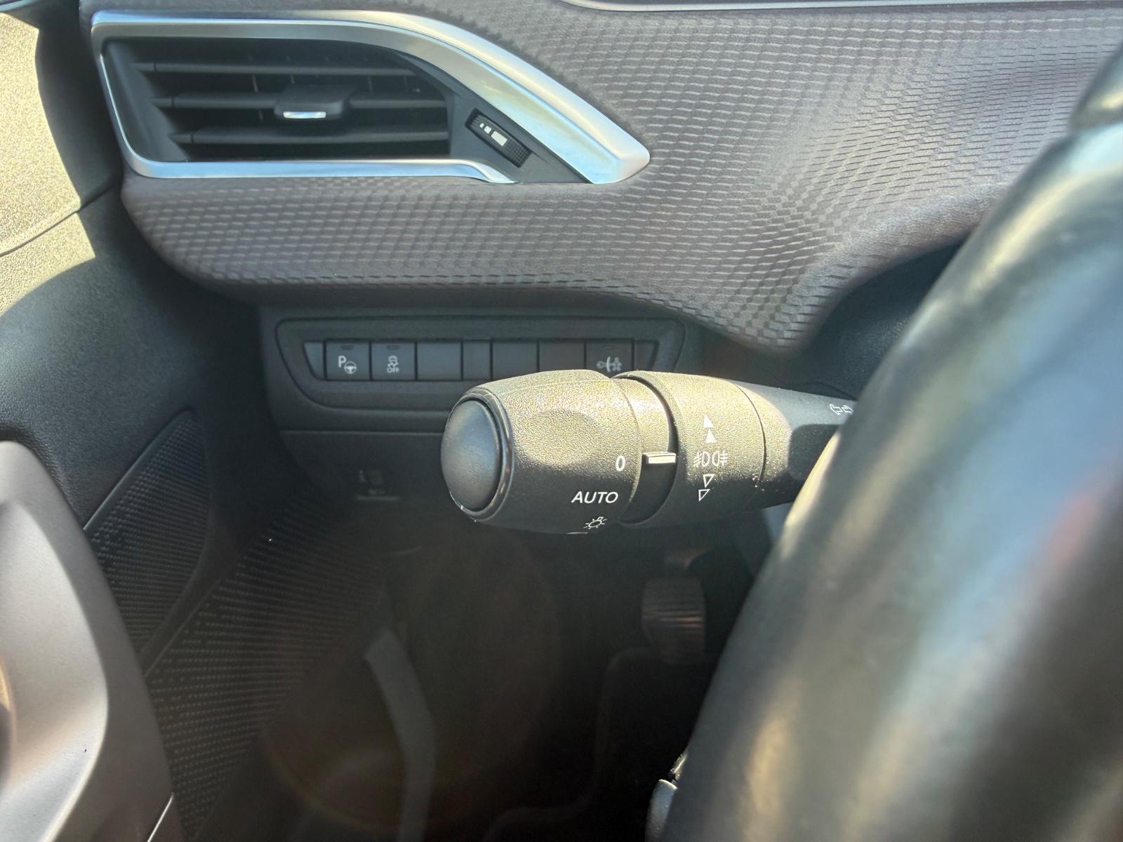 Peugeot 2008 Allure! TÜV NEU! Bordcomputer! Wenig KM!