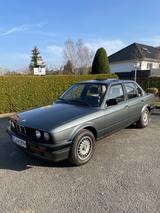 BMW 320i / E30-Oldtimer - BMW 320 aus 1989: 320i