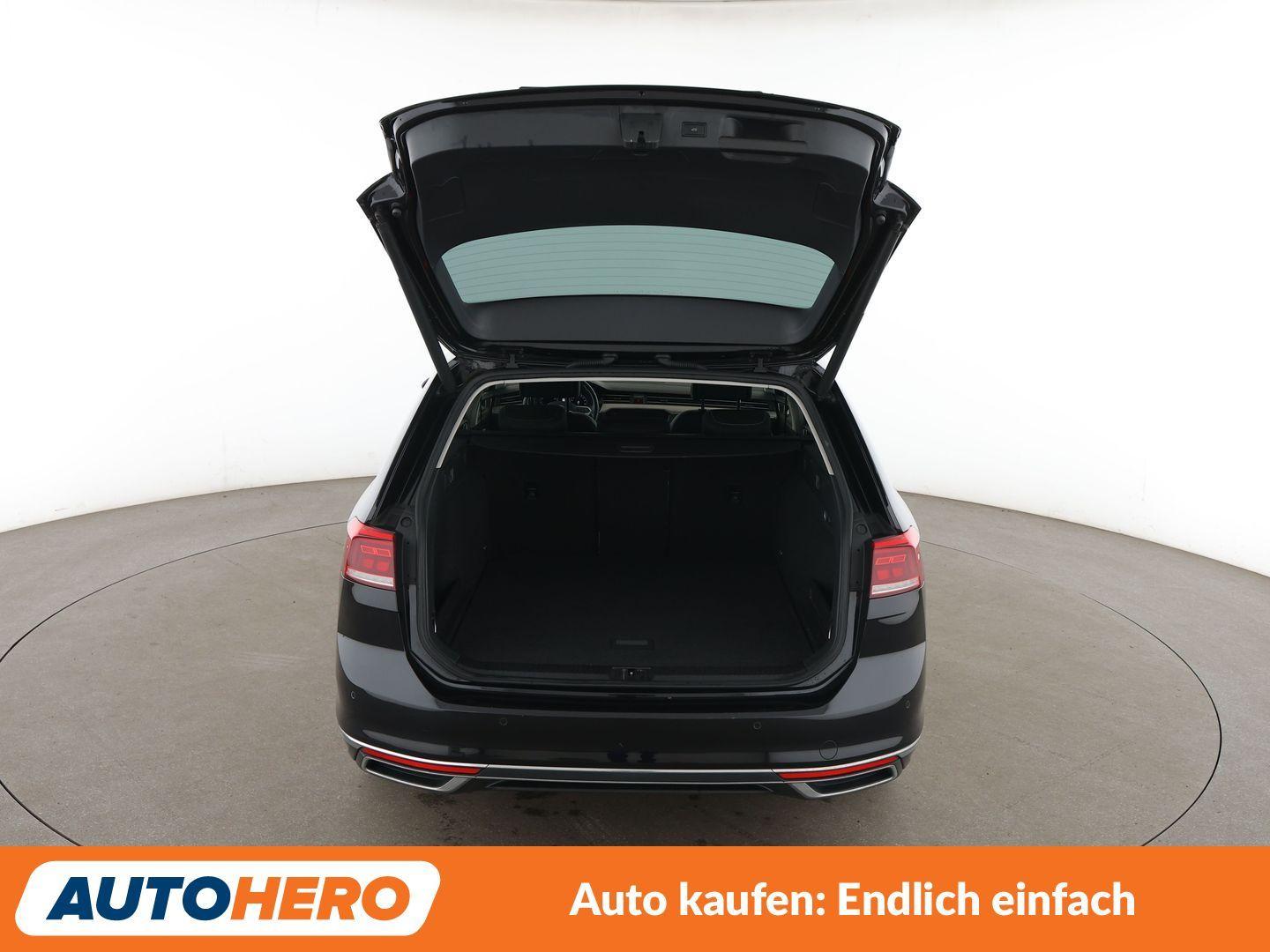 Volkswagen Passat 1.5 TSI ACT Elegance Aut.*NAVI*LED*ACC*