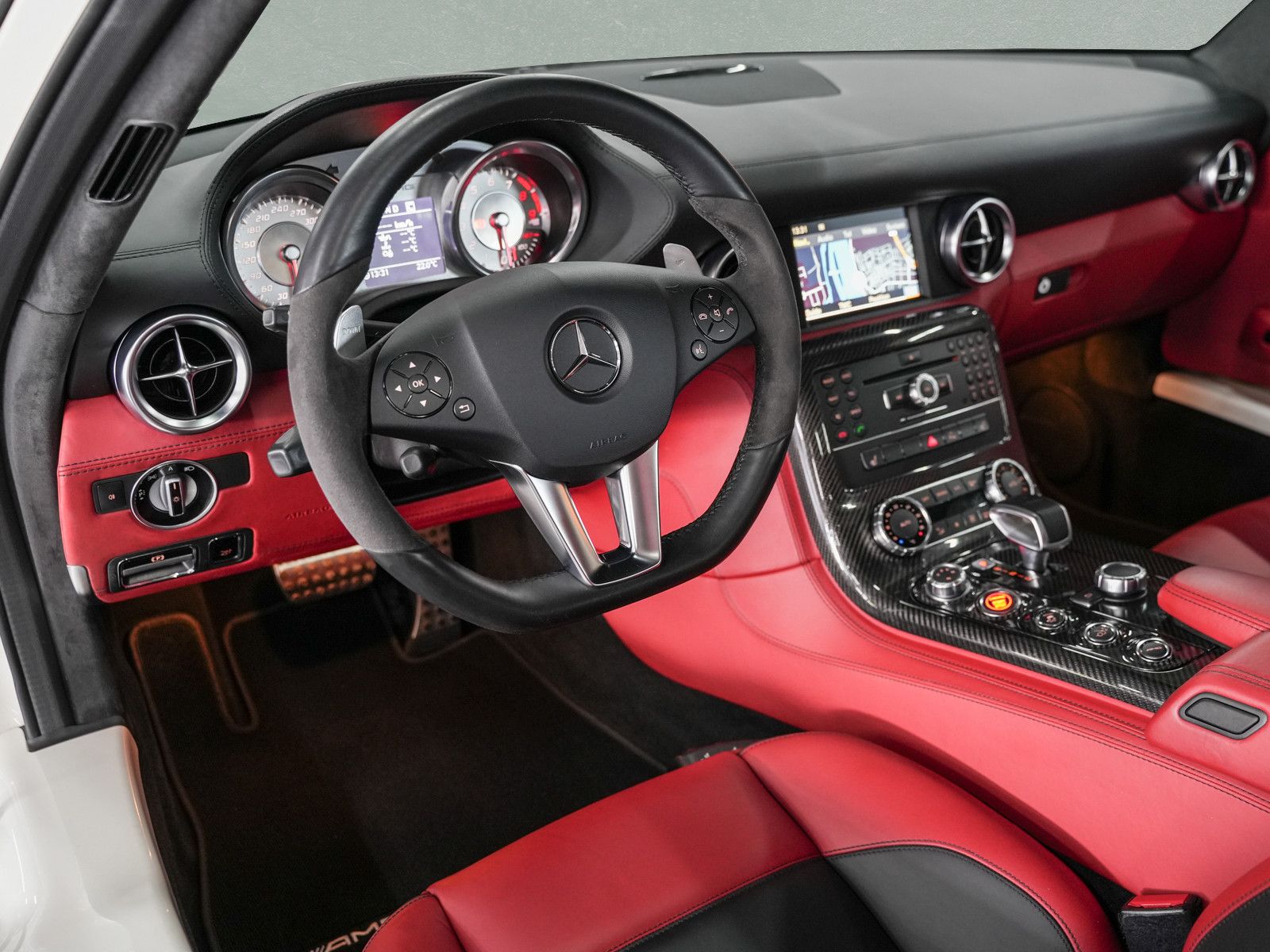 Fahrzeugabbildung Mercedes-Benz SLS AMG Coupe - designo Sonderlack|Carbon Interi
