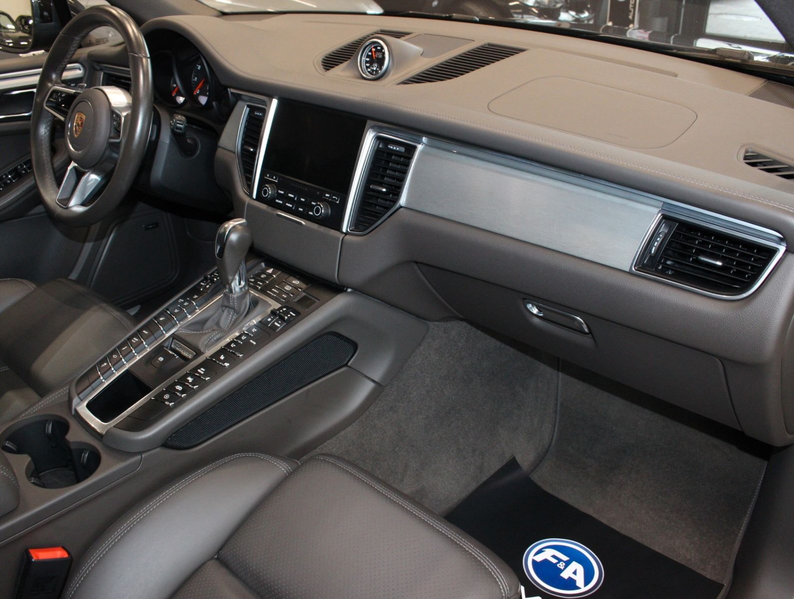 Fahrzeugabbildung Porsche Macan GTS Sport Design Sport Chrono*Pano