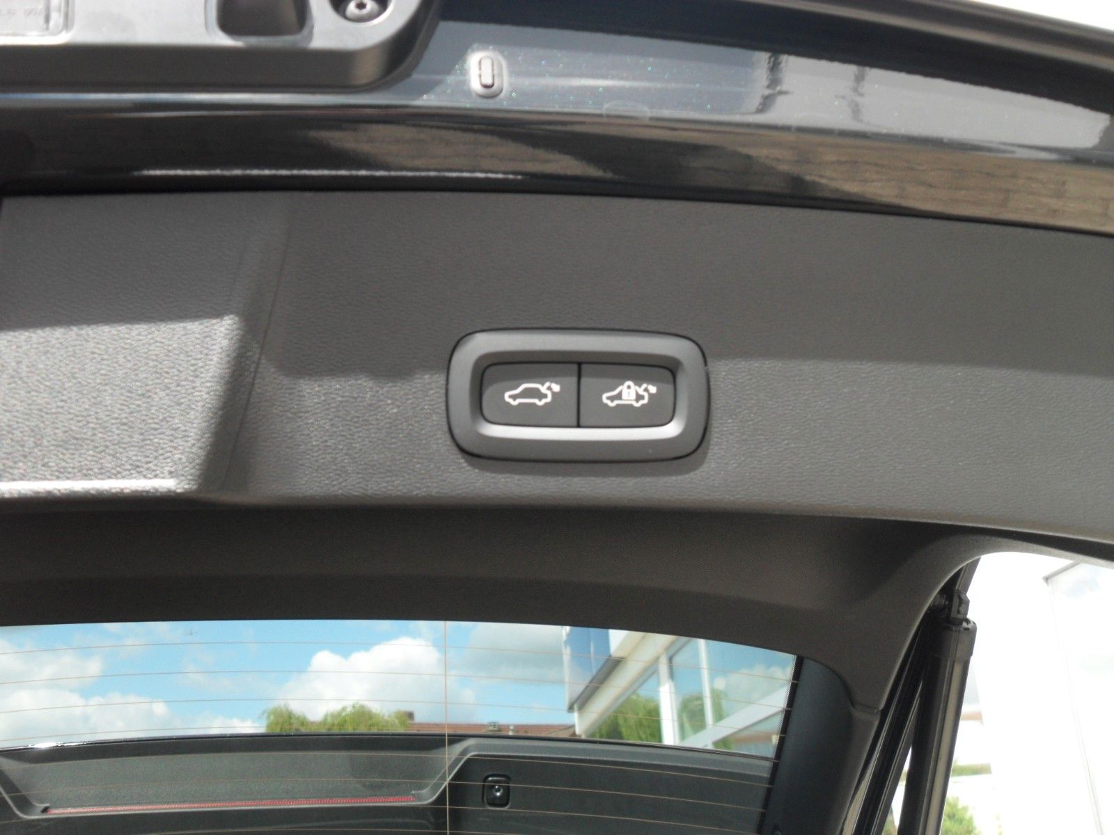 Fahrzeugabbildung Volvo XC 40 Plus Black Edition | PD | LED | ACC