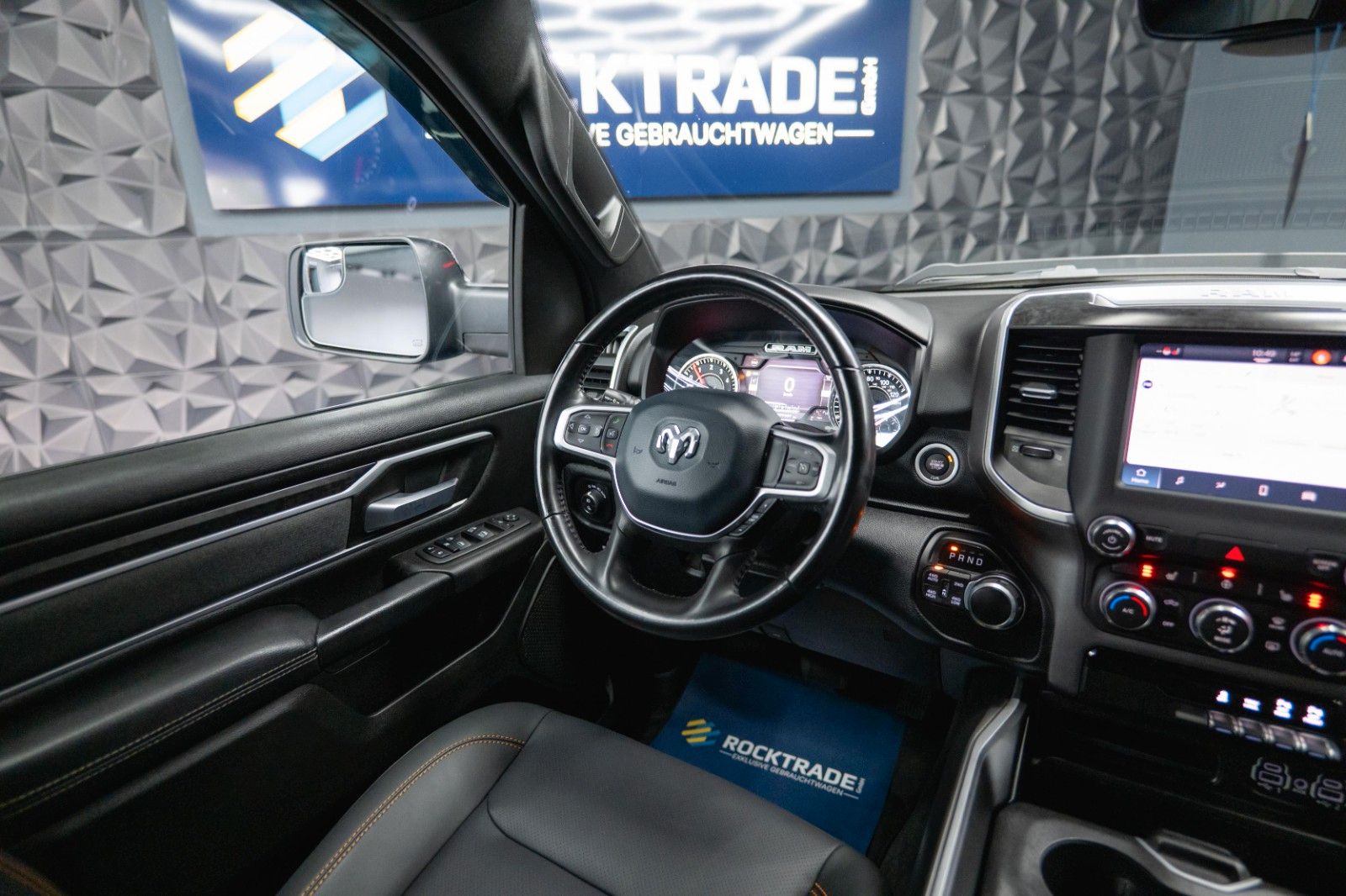 Fahrzeugabbildung Dodge RAM 5.7 V8 HEMI 4x4 OFFROAD Night Limited 19%