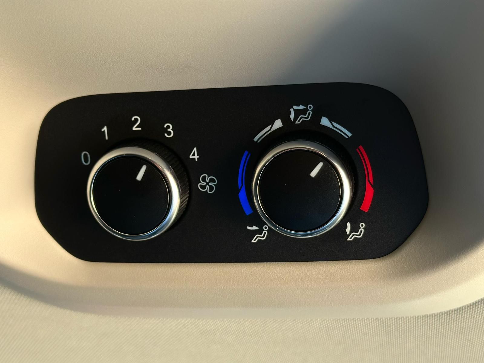 FORD Tourneo Custom 2.0TDCi TITANIUM X NAVI#AHK#ACC - Image 23