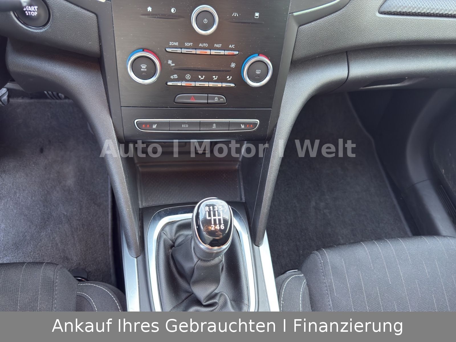 Fahrzeugabbildung Renault Megane IV Grandtour Limited 1.Hand SHZ/ALU/TMPMT