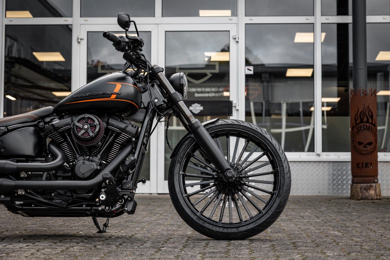 Fahrzeugabbildung Harley-Davidson Breakout DARKSIDE FXBR 117 MY25 -H-D Kiel Custom