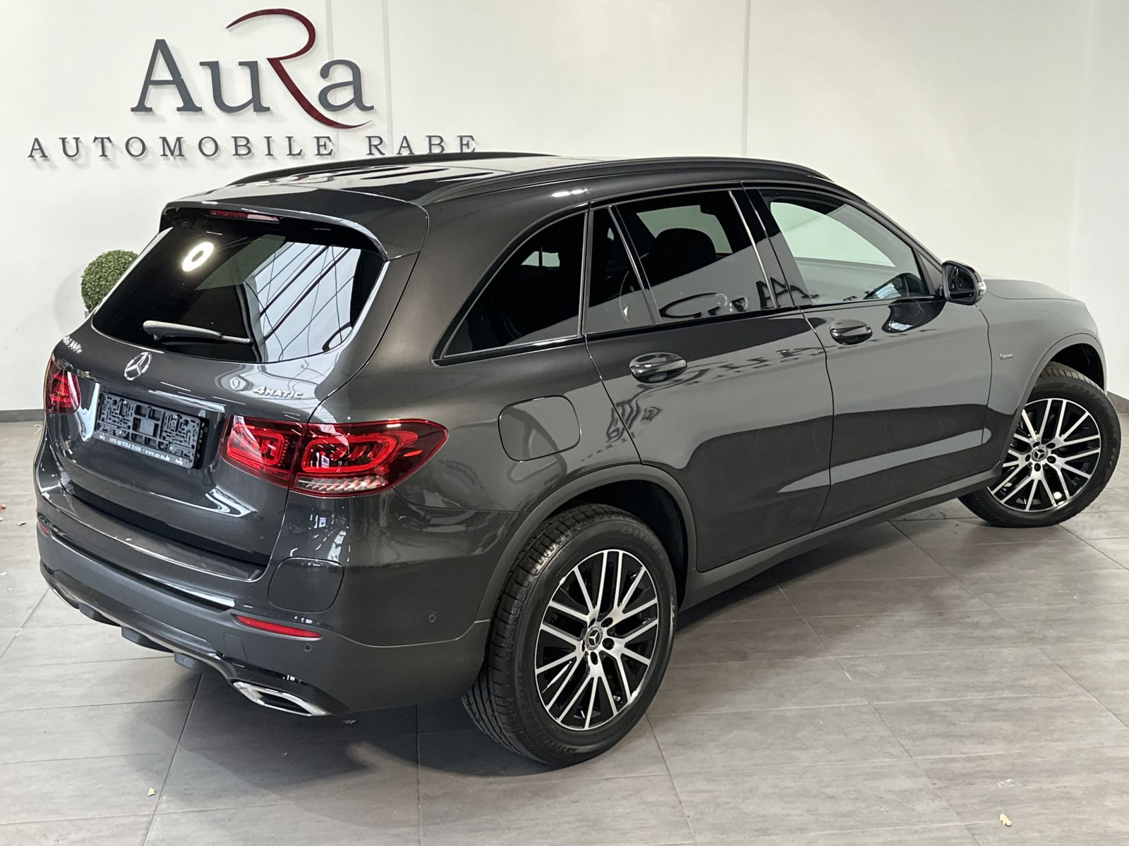 Fahrzeugabbildung Mercedes-Benz GLC 300e 4Matic Luxury NAV+LED+PANO+19ZOLL+1HD