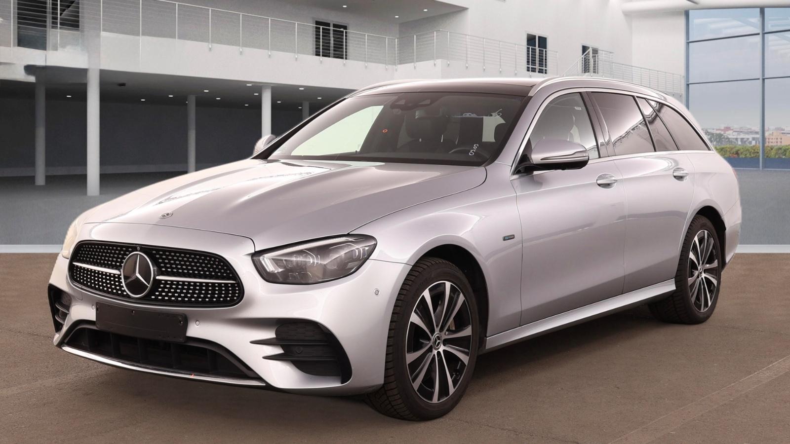 Mercedes-Benz E 300de T AMG LINE 4Matic 9G-TR-PANODACH-360°CAM