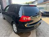 Volkswagen Golf 1.6 - Volkswagen Golf aus 2005: 1.6