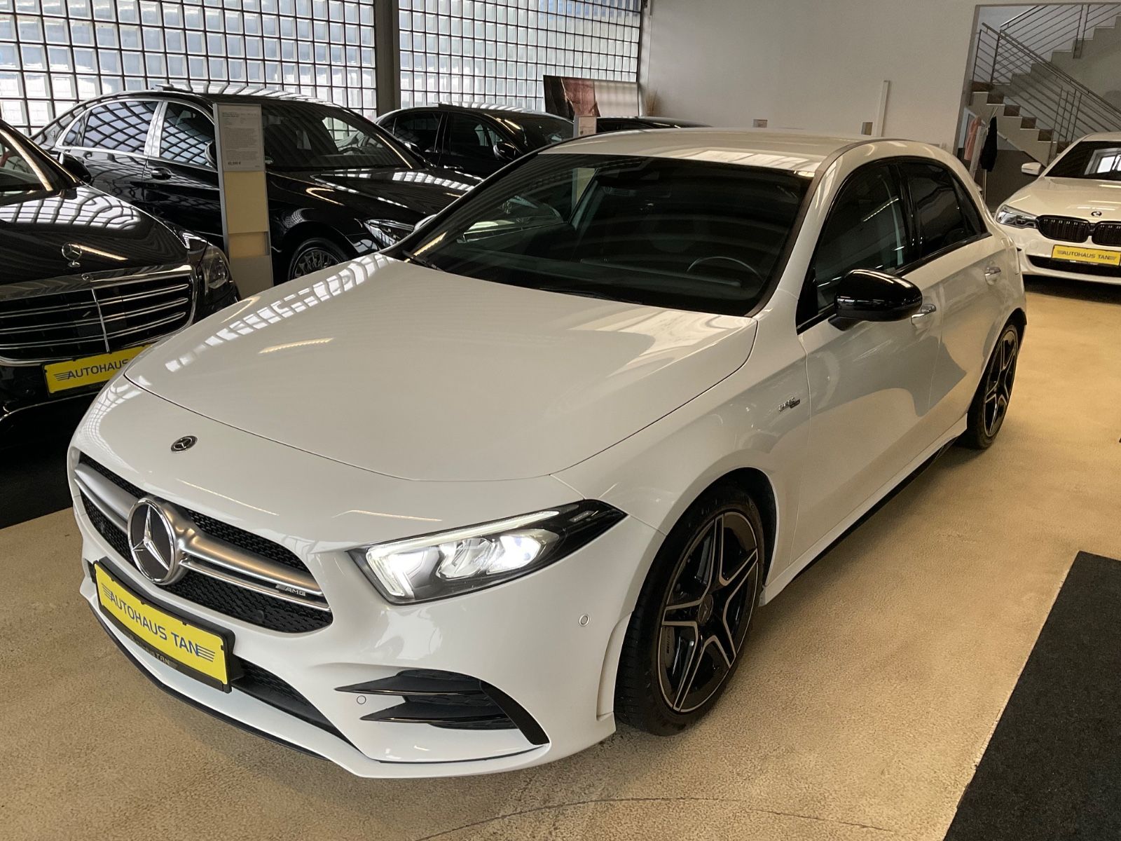 Fahrzeugabbildung Mercedes-Benz A 35 AMG 4Matic*Head-Up Display*MBUX