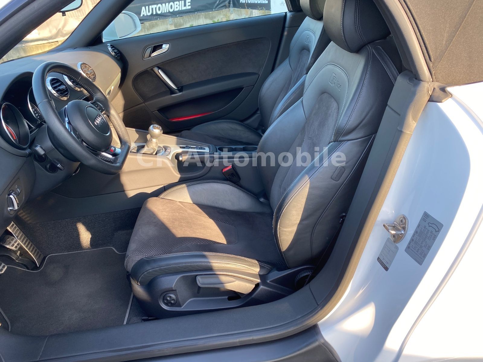 Fahrzeugabbildung Audi TT 1.8 TFSI Roadster S-Line/Navi/Bi-Xenon/PDC