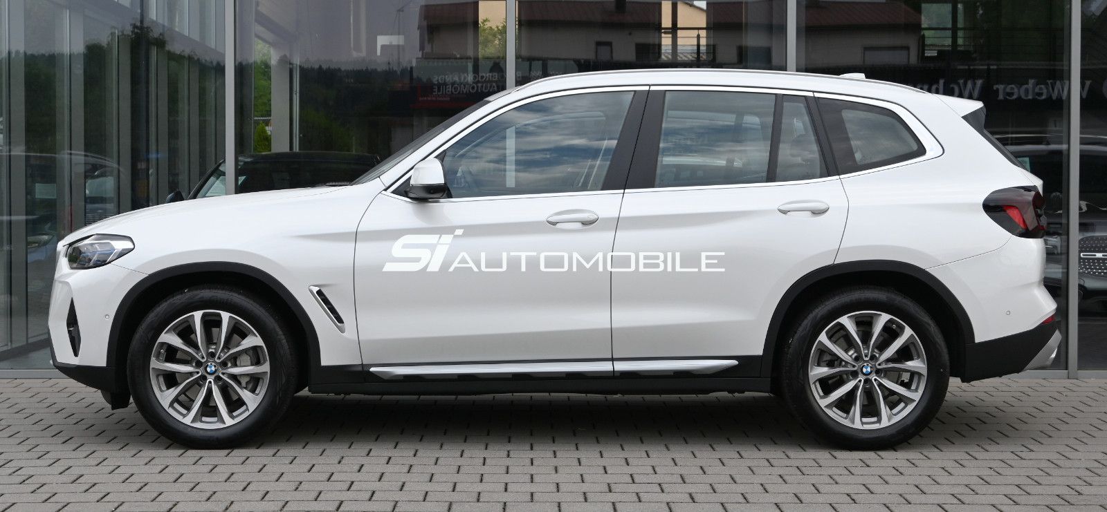 Fahrzeugabbildung BMW X3 xDr.30d °ACC°AHK°HUD°SITZKLIMA°STANDHEIZ°360°