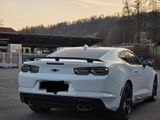 Chevrolet Camaro 6.2 V8 Sport AT Sport - Chevrolet Camaro mit Benzin-Antrieb: Coupé, Weiß, 6.2
