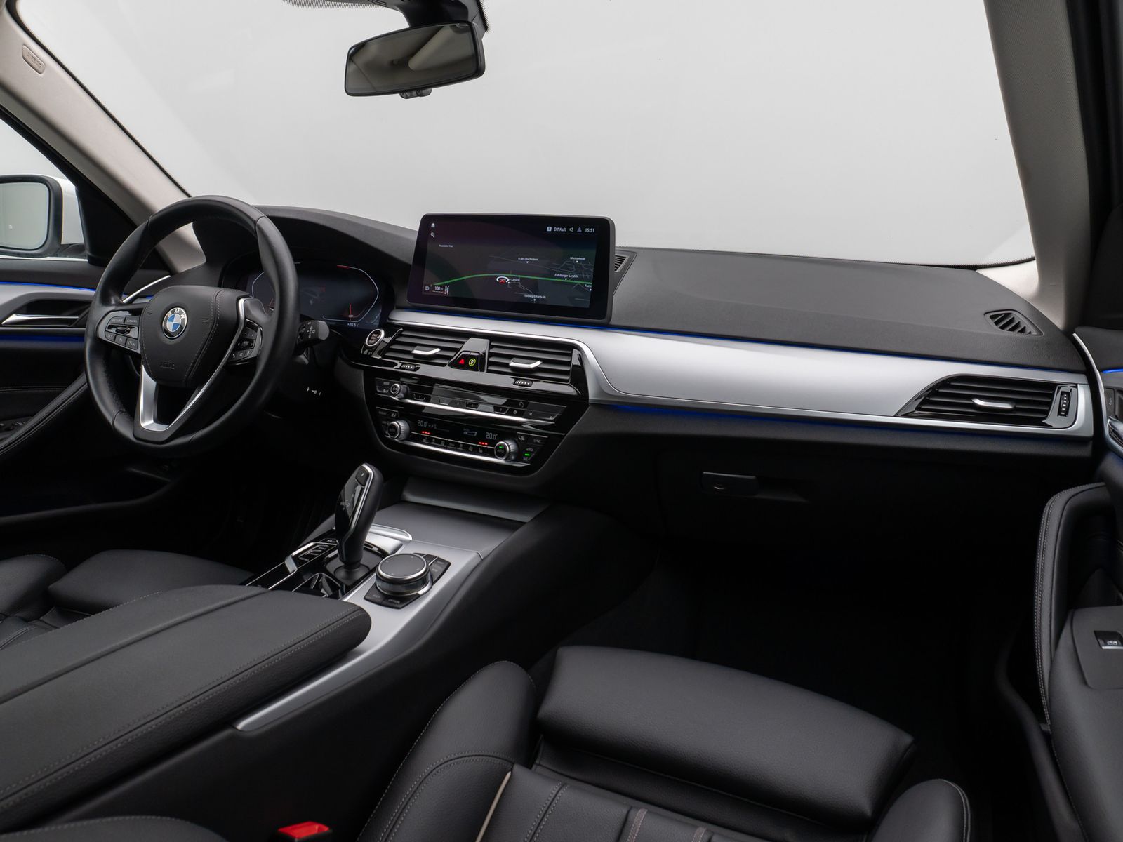 Fahrzeugabbildung BMW 530d Kamera HUD DAB Komfort Alarm Sport 19Zoll